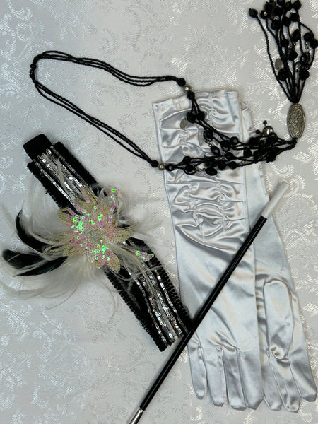 20er Jahre Charleston Set, Damen, mit Kopfschmuck, langen Handswchuhen, Perlenkette und. Zigarettenspitze in schwarz silber