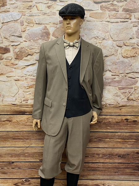 Babylon Berlin Outfit Herren 20er Jahre Stil Anzug mit Knickerbocker Gr.58 in beige, Sakko, Hose, Weste, Hemd, Fliege und Schiebermütze