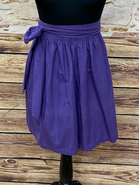 Lila Dirndl-Schürze für Damen, unifarben, aus Baumwolle, 51 cm lang, mit langen Bindebändern, vintage, guter Zustand.
