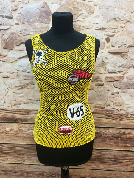 FREESOUL Vintage Netz-Top in Gelb, Größe S, 80er Jahre Stil mit Patches und großem Rücken-Patch, guter Zustand – Damen Mesh Tank