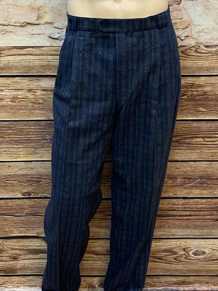 Ungetragene Bundfaltenhose Größe 54, Bund 101 cm, Länge 113 cm, dunkelblau gestreift, Wollmix, 80er/90er Vintage Herren.