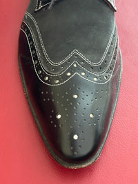 Schwarze Brogue-Oxfords Gr. 41