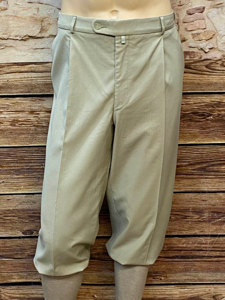 „Beige Knickerbocker-Hose im 20er-Jahre Stil, Größe 56, frontal, neu/ungetragen“