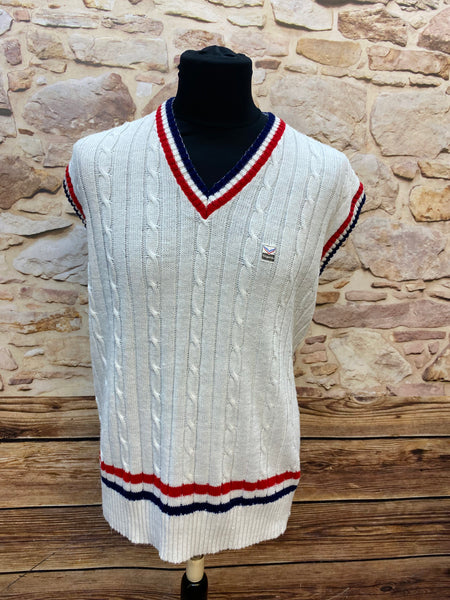 Vintage Trigema Tennis-Pullunder Herren weiß mit rot-blauem Kragen aus den 70er Jahren, Größe XXL