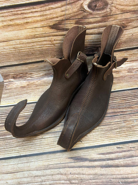 „Braune Mittelalter Schnabelschuhe aus Echtleder für Reenactment, Größe 38“