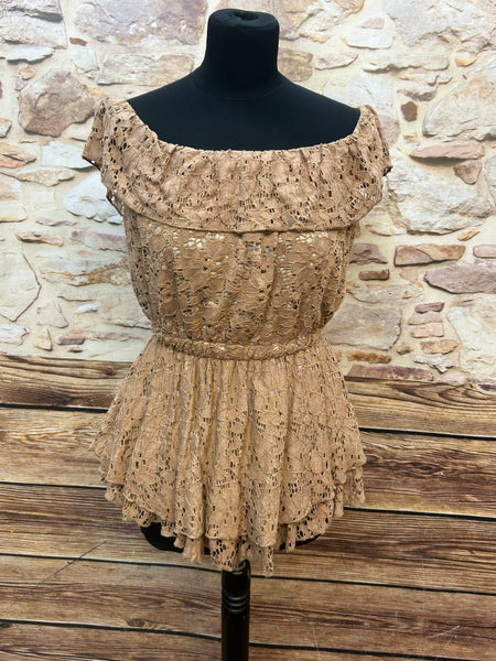Vintage Stuchi Off-Shoulder Spitzen-Top in Cappuccino, Größe S/M, Bardot-Ausschnitt, elastischer Bund, sehr guter Zustand