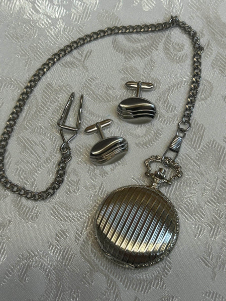 „Taschenuhr-Set mit ovalen Manschettenknöpfen, silberfarben und neu“