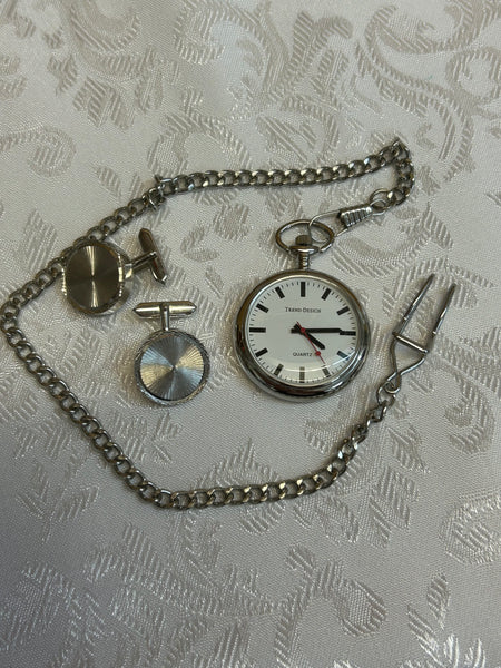 „Silberne Taschenuhr mit schlichtem Zifferblatt und Kette – Trend Design“