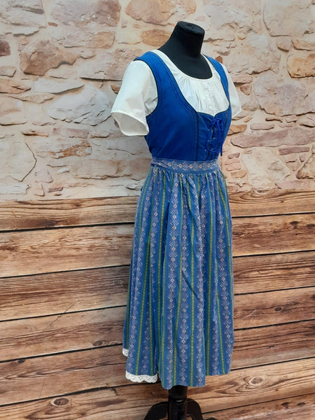 Vintage Dirndl lang blau
Blaues Trachtenkleid lang Gr.38 aus Baumwolle