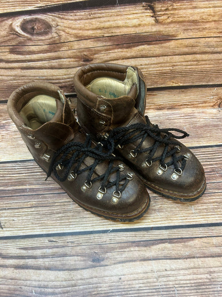 „Vintage Bergsteiger-Stiefel aus braunem Leder mit Vibram-Sohle, Gr. 42, 1970er Jahre“