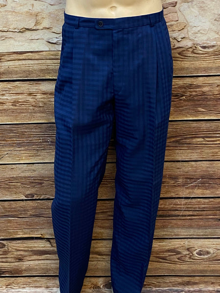 „Dunkelblaue Vintage Herrenhose Gr. 50 mit Ton-in-Ton-Streifen frontal“