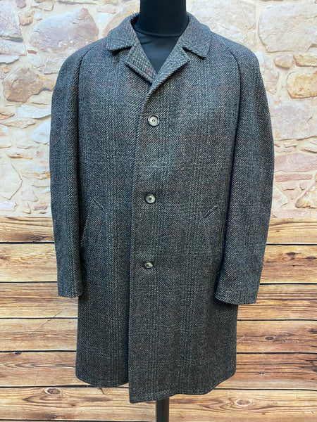 Vintage Herrenmantel Gr. 56 aus reiner Wolle im Glencheck-Karo mit Reverskragen und geradem Schnitt