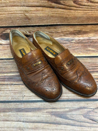 Vintage Lloyd of Europe Herrenschuhe Größe 40 in cognacbraunem Leder mit Brogue-Loafer-Design und „LL“-Metalldetail. Sehr guter Zustand.