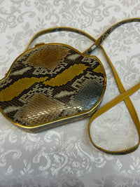 Vintage Pythonleder-Clutch in Gelb‐Braun‐Schwarz mit goldenem Metallrahmen und Schulterriemen