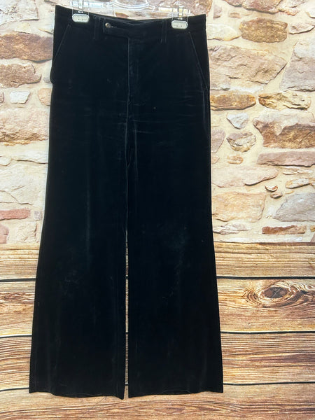 Schwarze Vintage Samthose Gr. 38, 70er Jahre Schlaghose aus Samt mit weitem Bein und authentischem Retro-Stil
