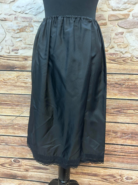 Schwarzer Vintage-Unterrock bis Knie mit Spitzenborte am Saum