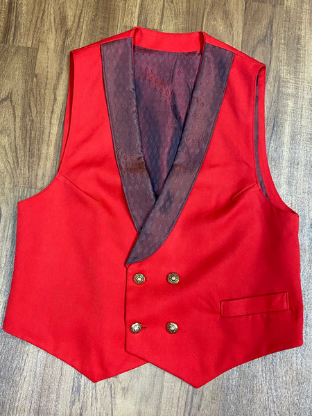 Kleine Vintage Männer Weste rot mit dunklen Reverskragen zweireihig, Größe 44