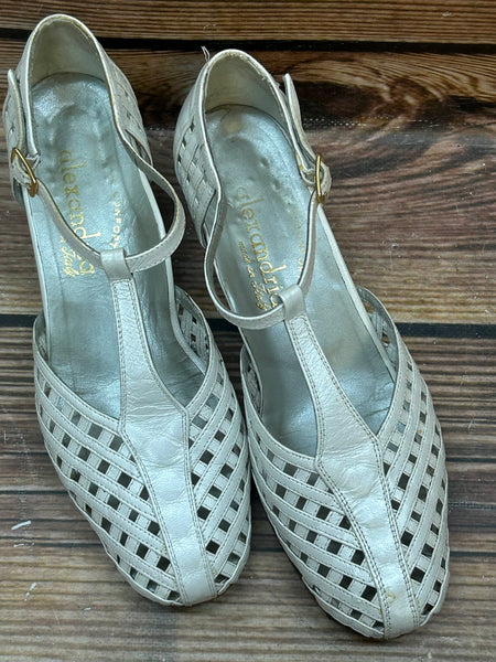 Geflochtene T-Strap-Sandalen aus Leder – Größe 38