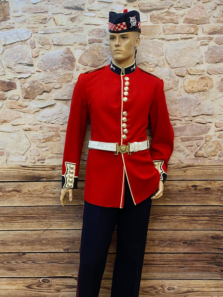 Tragebeispiel einer britischen Uniform mit Glengarry Mütze – Uniform wird separat verkauft