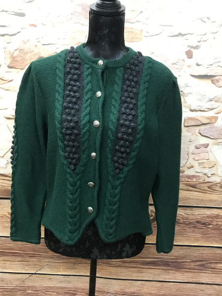 Grüne Vintage Trachten Strickjacke für Damen Größe 46 von Astrifa, aus reiner Schurwolle, mit Zopfmuster und Metallknöpfen, guter Zustand.
