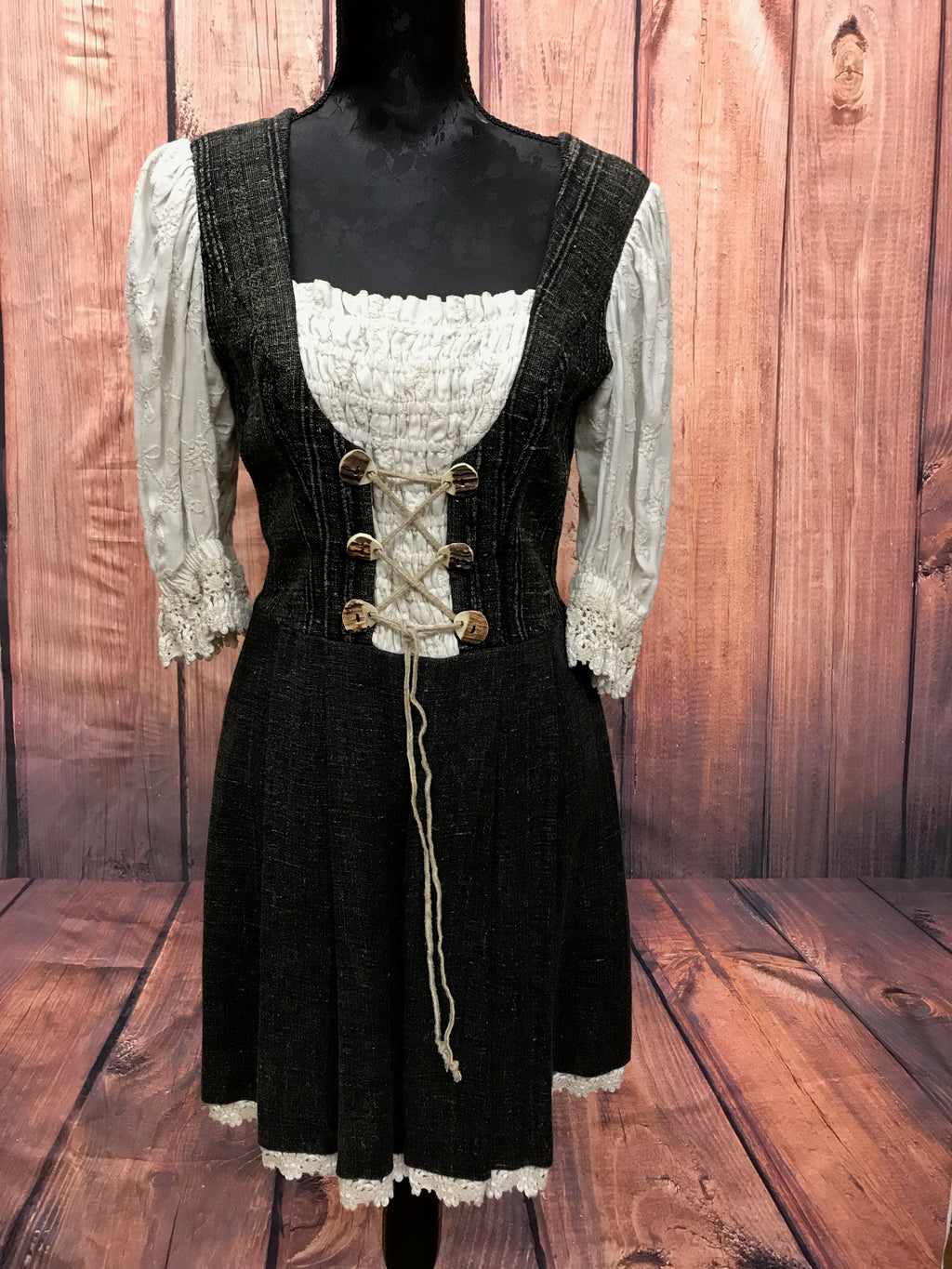 Kurzes Landhauskleid Trachten-Kleid in der Farbe schwarz/beige Gr.38