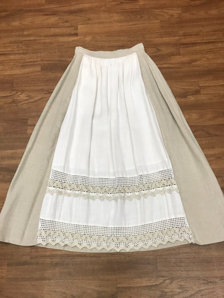 Langer Trachtenrock Größe 36 aus Leinen und Viskose in Beige mit weißem Mittelteil und Häkelspitzen