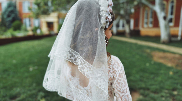 „Kommunion Outfit Mädchen mit Kommunionkleid und Bolero