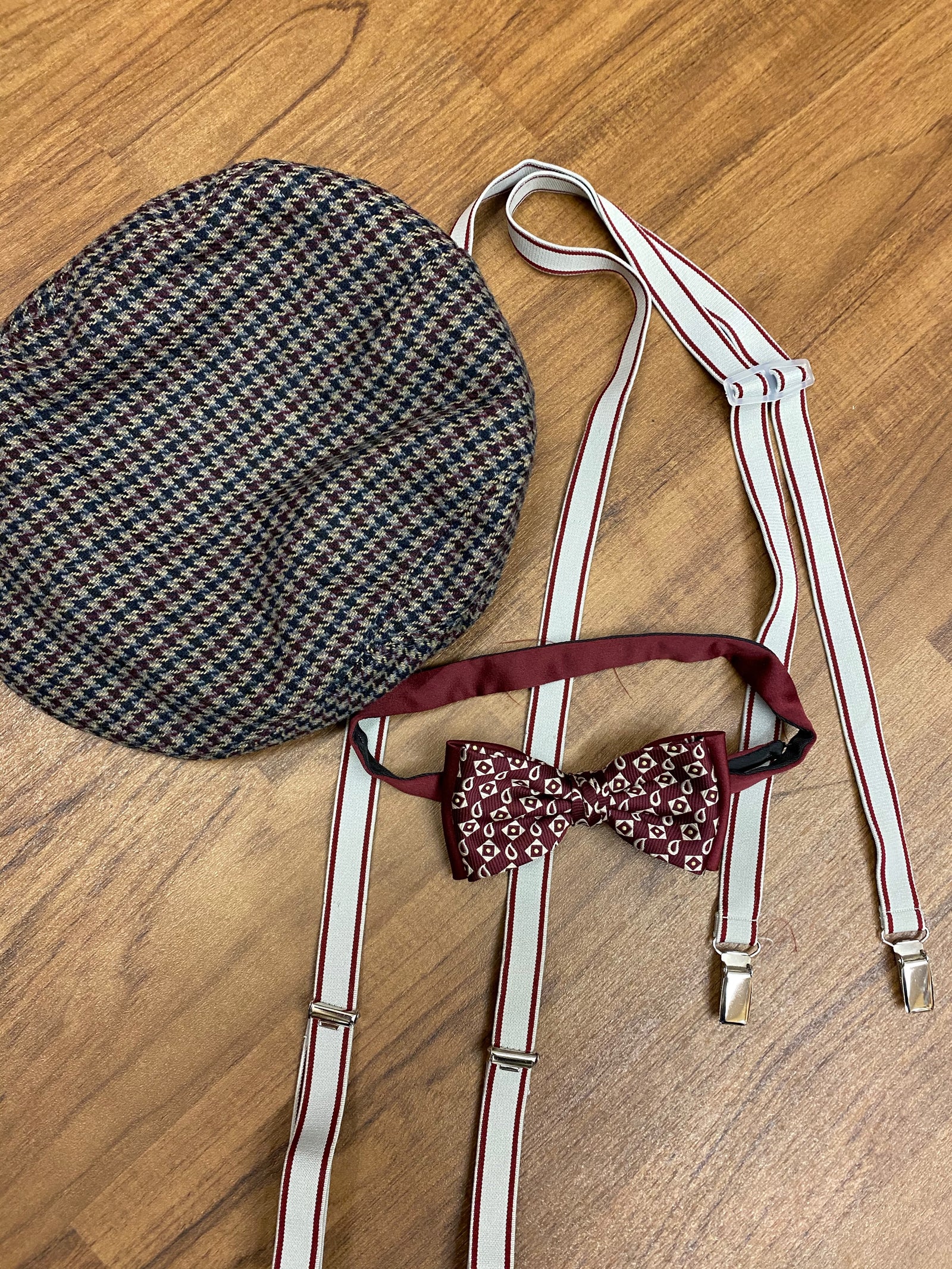 „Vintage Accessoires Sets Herren mit Hosenträgern, Fliegen und Retro Herren Accessoires“