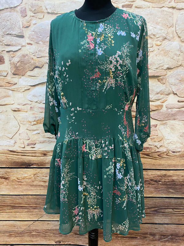 „Damen-Outfit im Retro Gartenparty Stil mit Kleid“