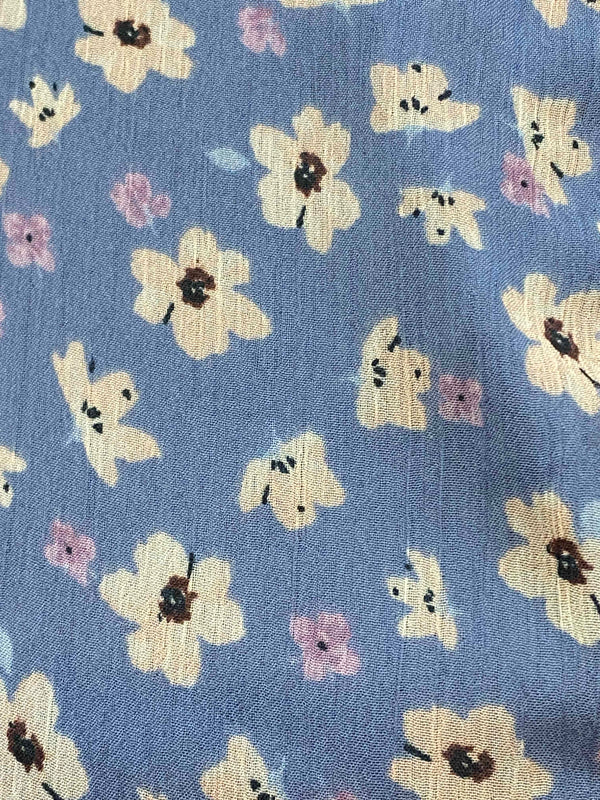 „Komplettes Damen-Outfit im Retro Gartenparty Stil mit blauem Kleid, schwarzem Hut, Schleifengürtel und Perlenkette Ansicht 1“