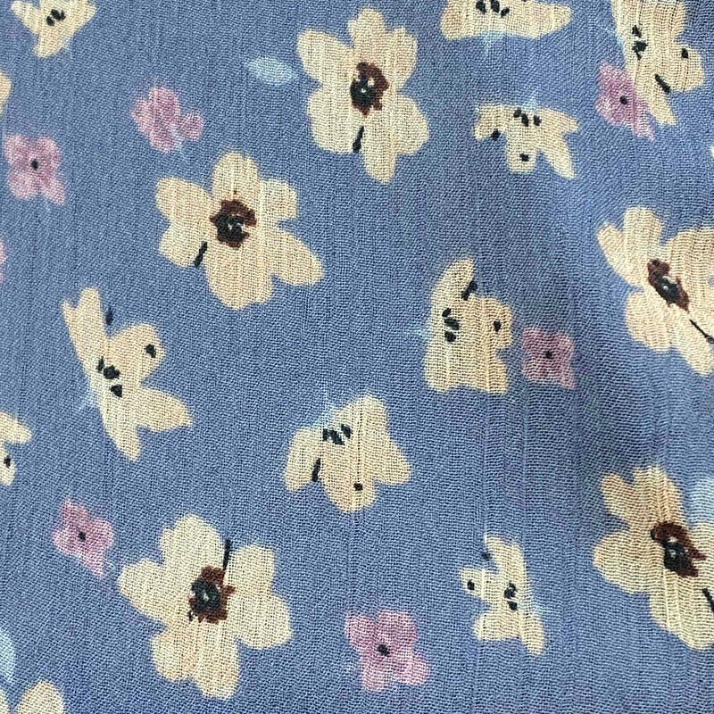 „Komplettes Damen-Outfit im Retro Gartenparty Stil mit blauem Kleid, schwarzem Hut, Schleifengürtel und Perlenkette Ansicht 1“