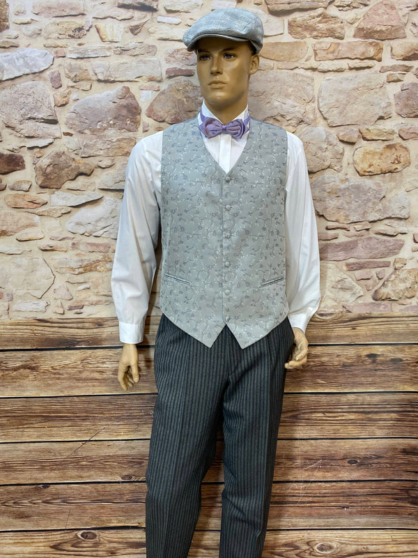 „20er Jahre Herren Outfit Stresemann Vintage Hochzeit mit Weste und Schiebermütze“