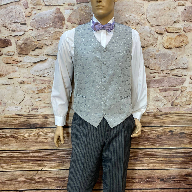 „20er Jahre Herren Outfit Stresemann Vintage Hochzeit mit Weste und Schiebermütze“