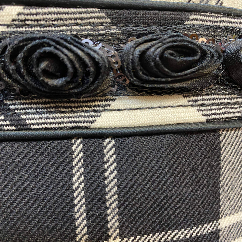 20er Jahre Tageskleid Gr. 42 mit kariertem Wollkleid, Hut, Handschuhen und Kette