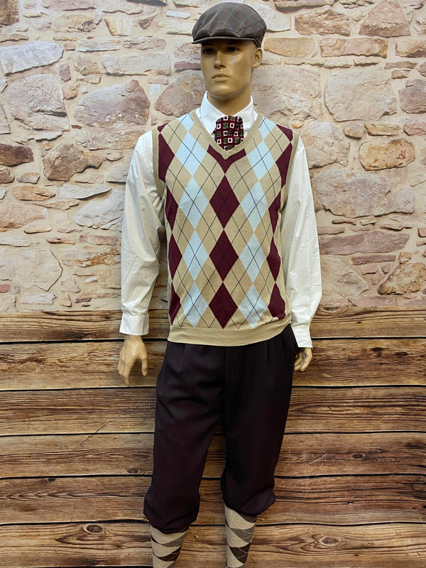 20er Jahre Herren Knickerbocker Outfit Gr. 50 mit Argyle Pullunder Schiebermütze und bordeauxfarbener Kniebundhose