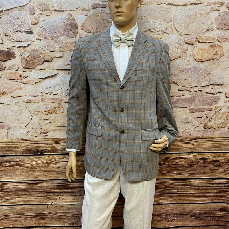 20er Jahre Herren Outfit Gr. 50 mit kariertem René Lezard Sakko cremefarbener Hose Schiebermütze und Fliege