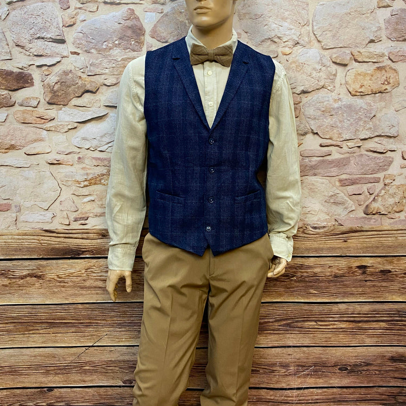 20er Jahre Herren Outfit Gr. 50 mit blauer Weste beiger Knickerbockerhose Schiebermütze Fliege und Rautenstrümpfen