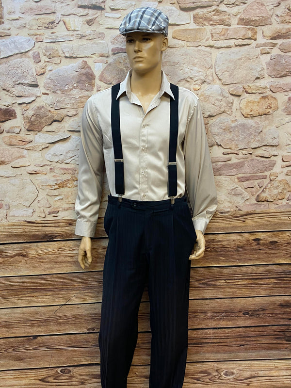 20er Jahre Herren Outfit Gr. 54 mit Hemd, Hosenträgern, Nadelstreifenhose und karierter Schiebermütze, Ansicht 1