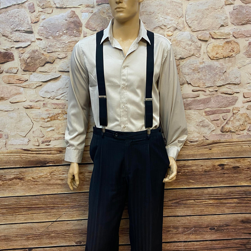 20er Jahre Herren Outfit Gr. 54 mit Hemd, Hosenträgern, Nadelstreifenhose und karierter Schiebermütze, Ansicht 1