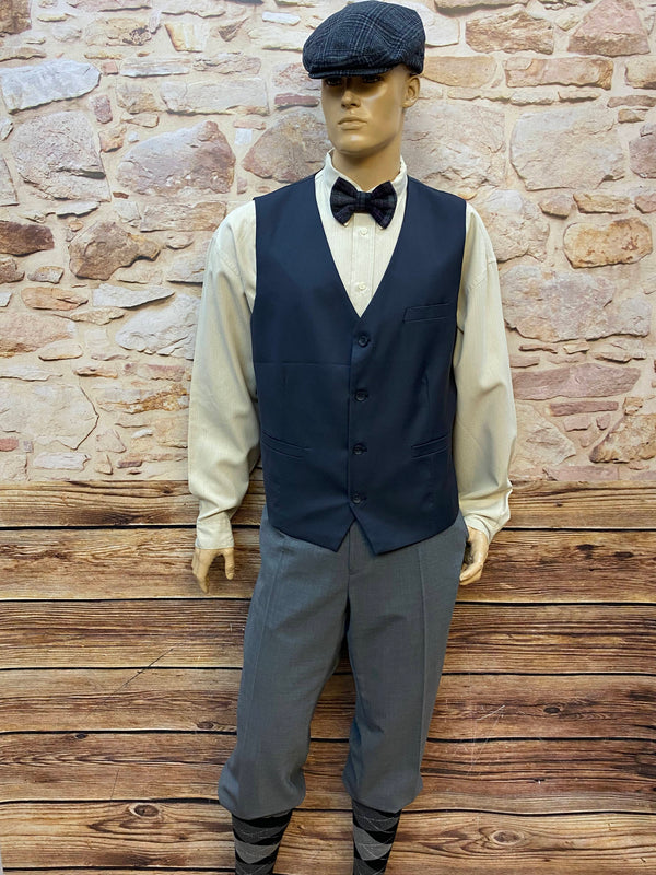 20er Jahre Herren Outfit Gr. 58 mit blauer Weste grauer Knickerbockerhose Schiebermütze und Fliege