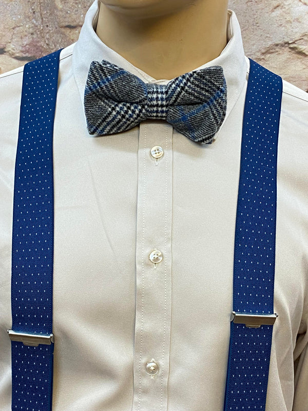 Blaues 20er Jahre Herren Outfit mit Hosenträgern, Hemd, Fliege und Knickerbockerhose Gr. 56