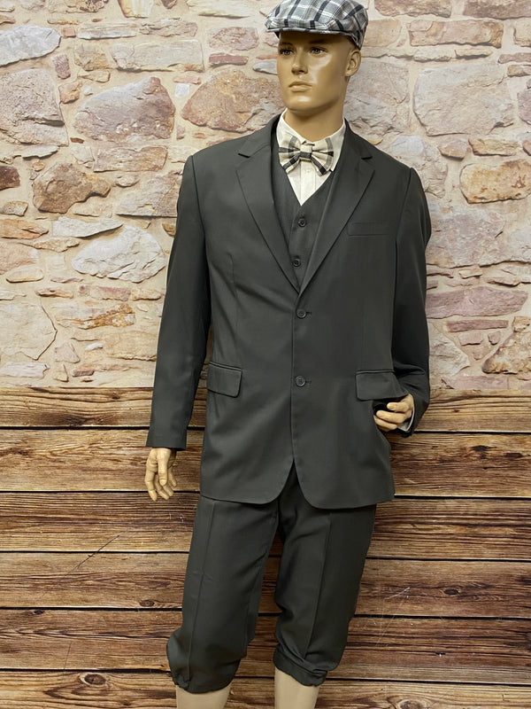 „20er Jahre Knickerbocker Anzug Herren, Gr. 54 – Vintage Outfit mit Jacke, Mütze und Fliege“