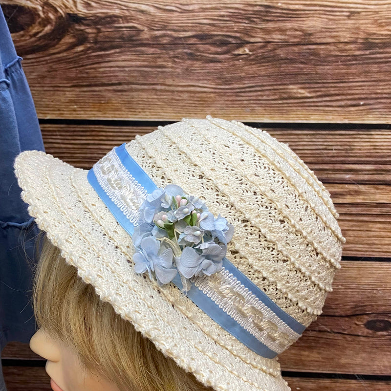 20er Jahre Hut mit Blumen“