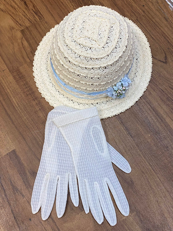 „20er Jahre Accessoires Hut mit Blumen und Handschuhe“