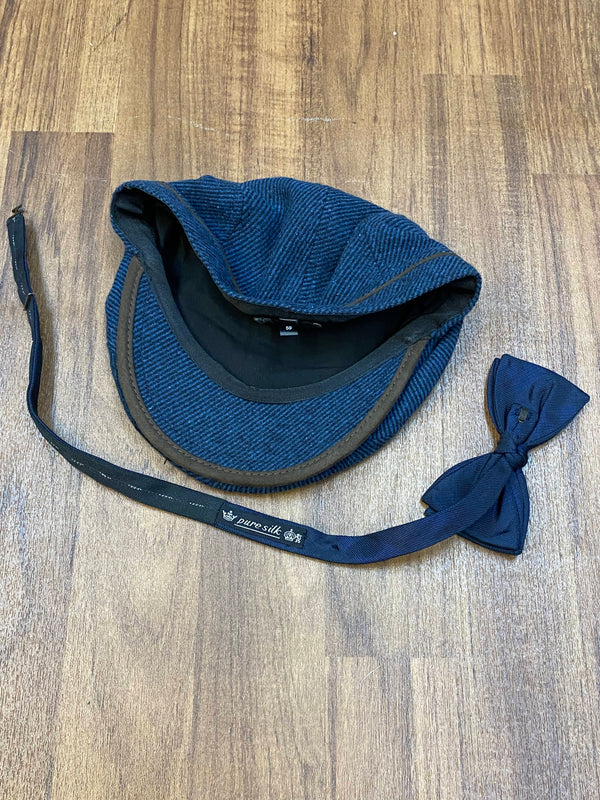 Vintage Herren-Outfit im 20er Jahre Stil mit grauer Knickerbocker Hose, Hemd, Pullunder, Fliege und Schiebermütze, Ansicht 5