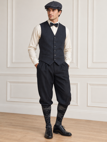 20er Jahre Herren Knickerbocker Outfit mit Nadelstreifenweste und Schiebermütze