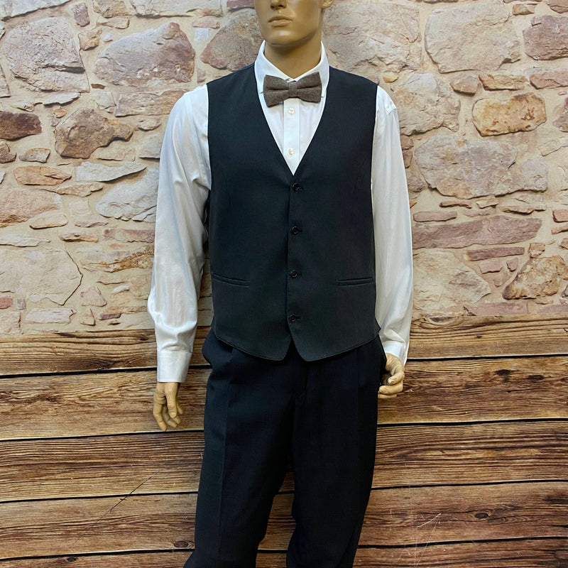 20er Jahre Knickerbocker Outfit Herren Gr. 56 dunkelgrau mit Weste weißem Hemd Fliege und karierter Schiebermütze
