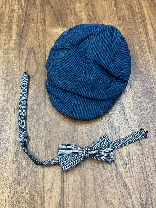 Schiebermütze und Fliege passend zum 20er Jahre Herren Outfit