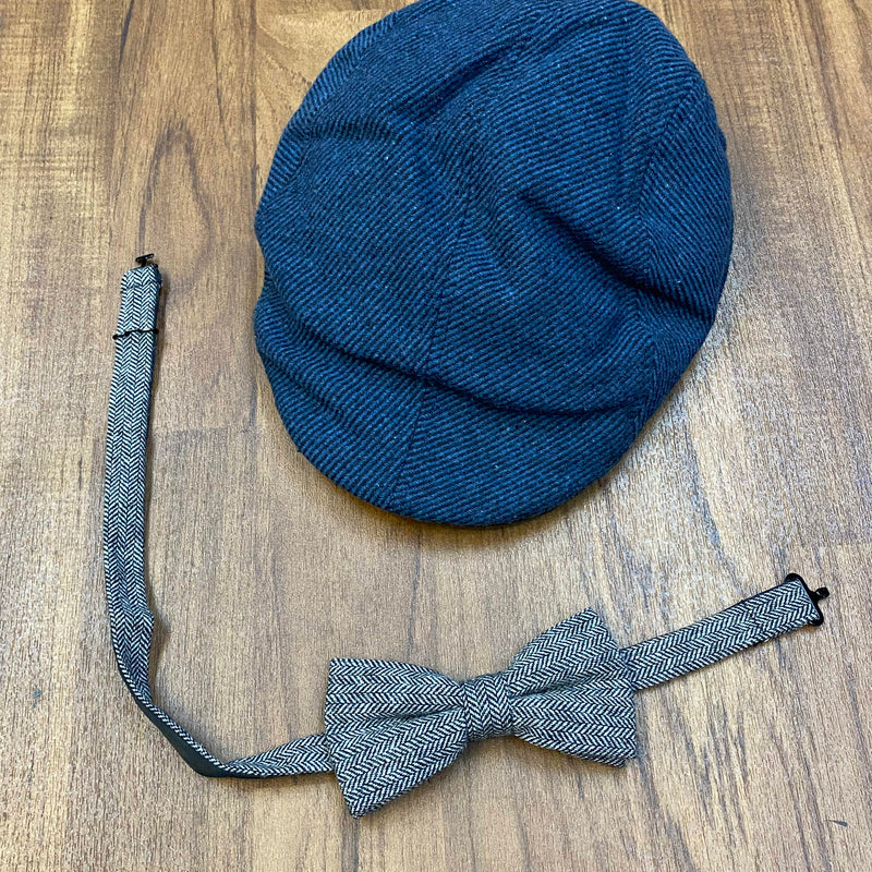 Schiebermütze und Fliege passend zum 20er Jahre Herren Outfit