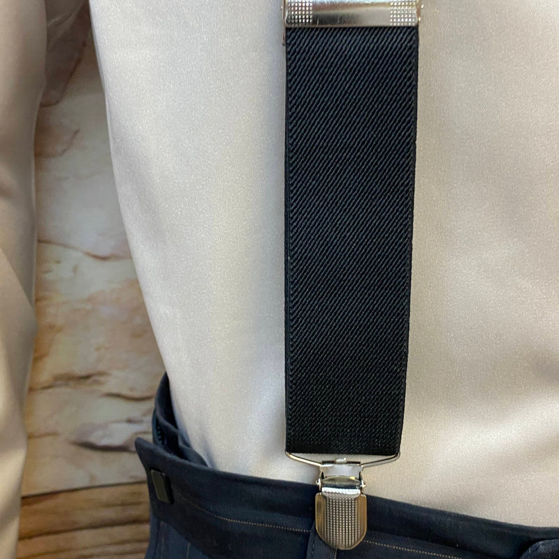 20er Jahre Herren Outfit Gr. 54 mit Hemd, Hosenträgern, Nadelstreifenhose und karierter Schiebermütze, Ansicht 3